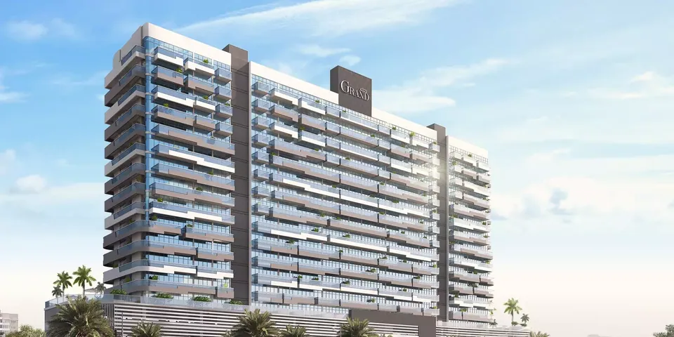 Azizi Grand: exterior, photo 2 of 6