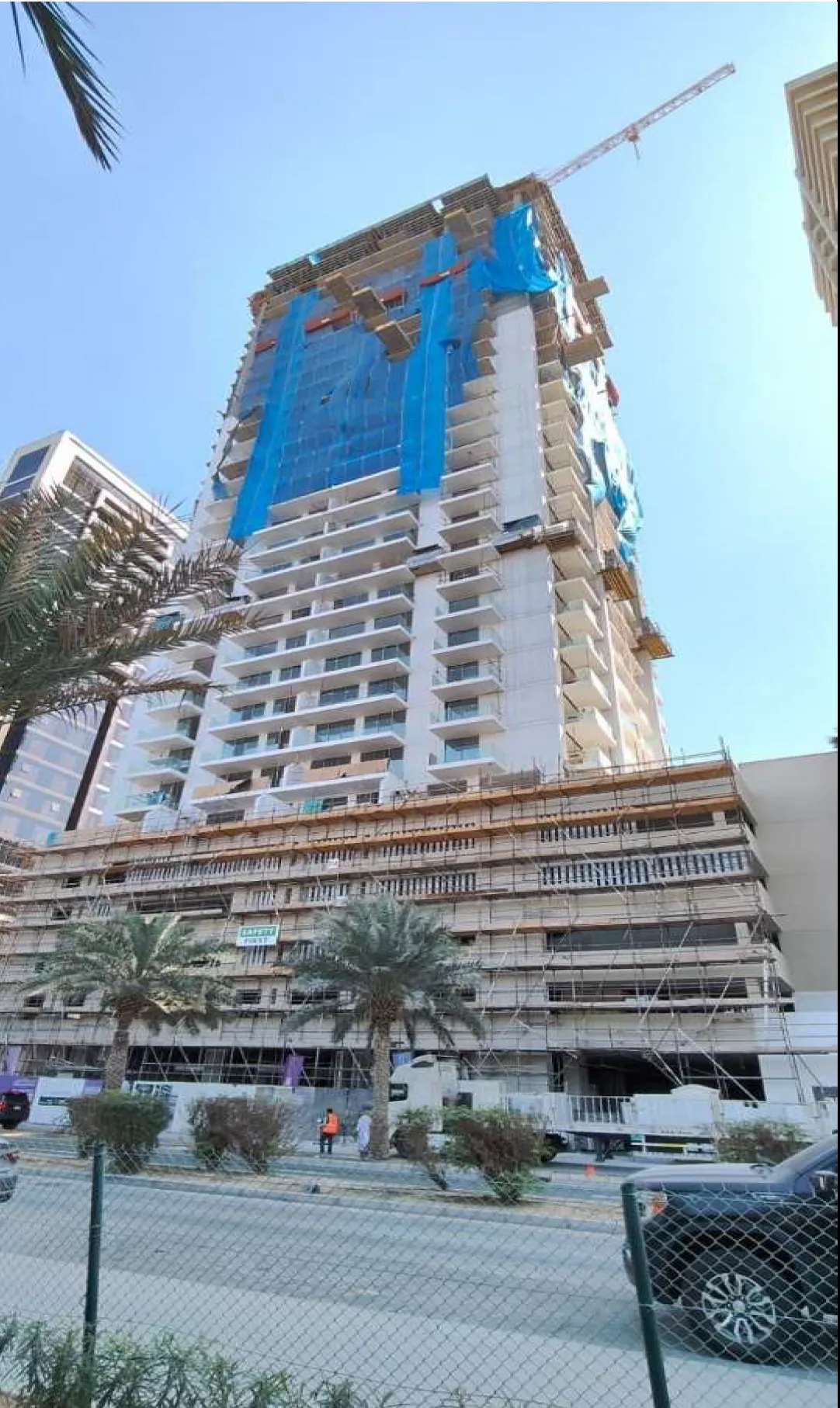 Violet Tower: exterior, photo 2 of 5