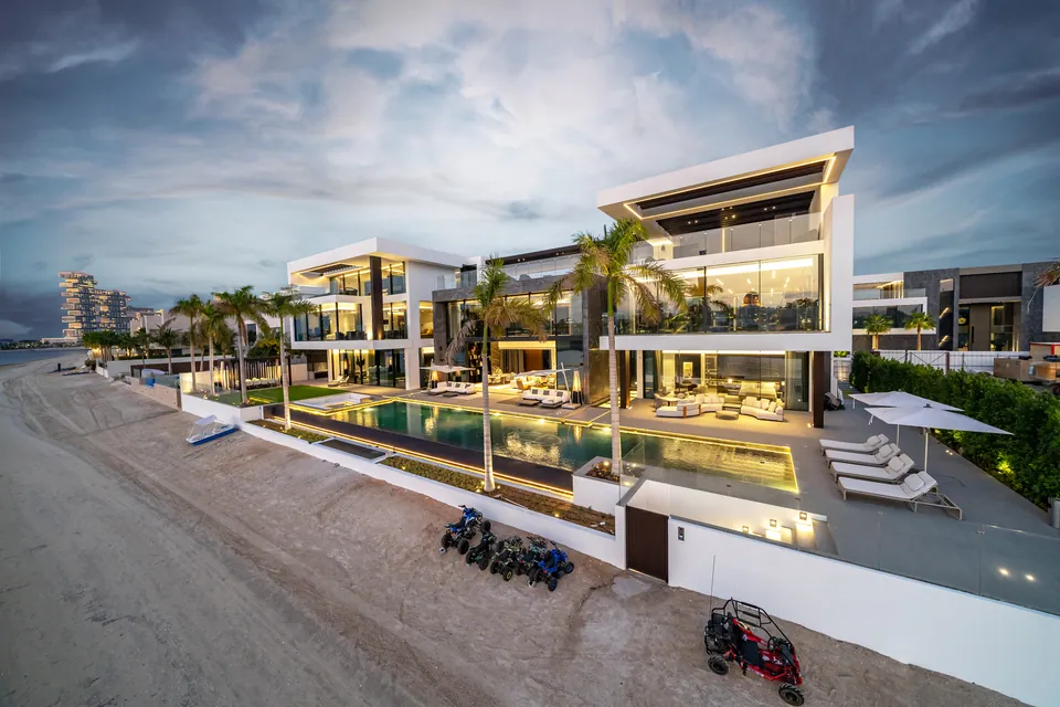 Omoria Private Residences: exterior, photo 2 of 9