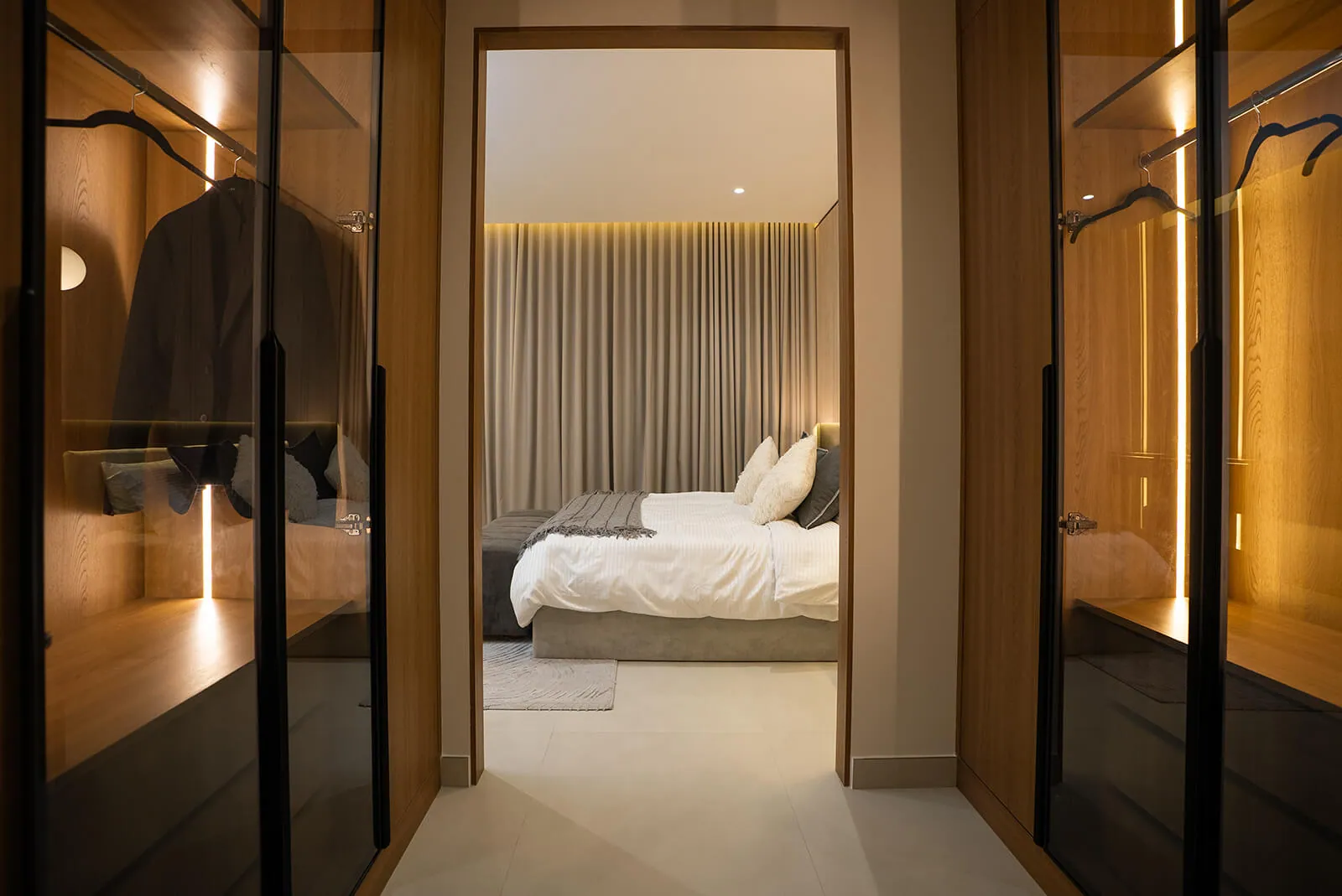 Tulip Oasis 11: interior bedroom, photo 7 of 12