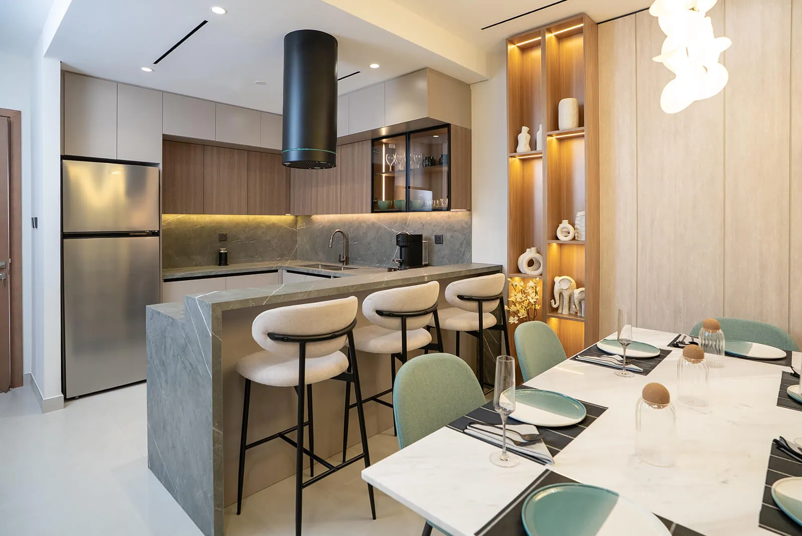 Tulip Oasis 11: interior kitchen, photo 8 of 12