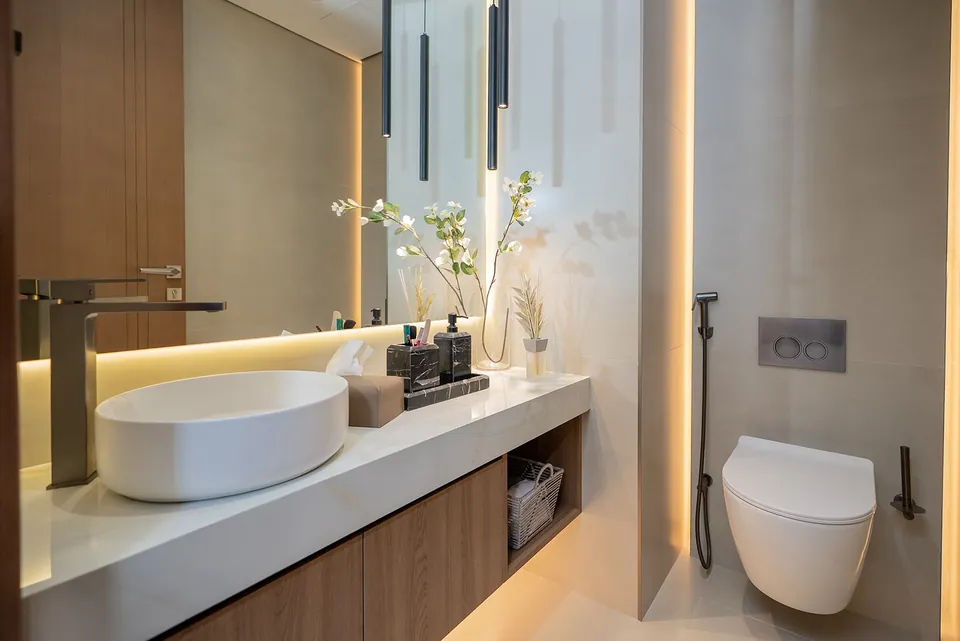 Tulip Oasis 11: interior bathroom, photo 12 of 12