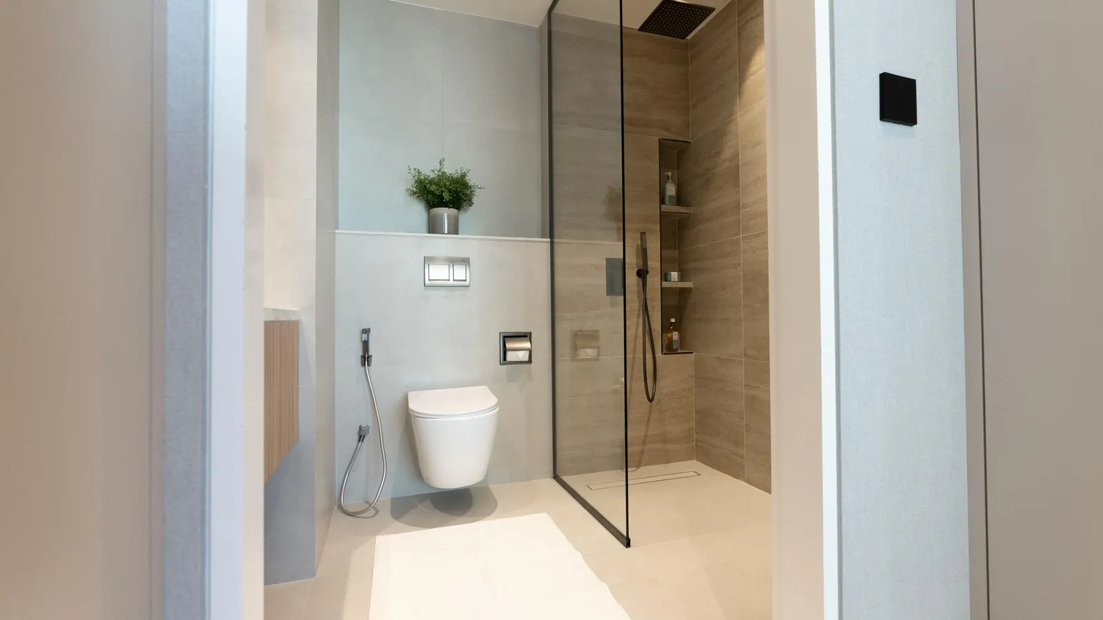Riviera Lodge Residences: interior bathroom, photo 7 of 12