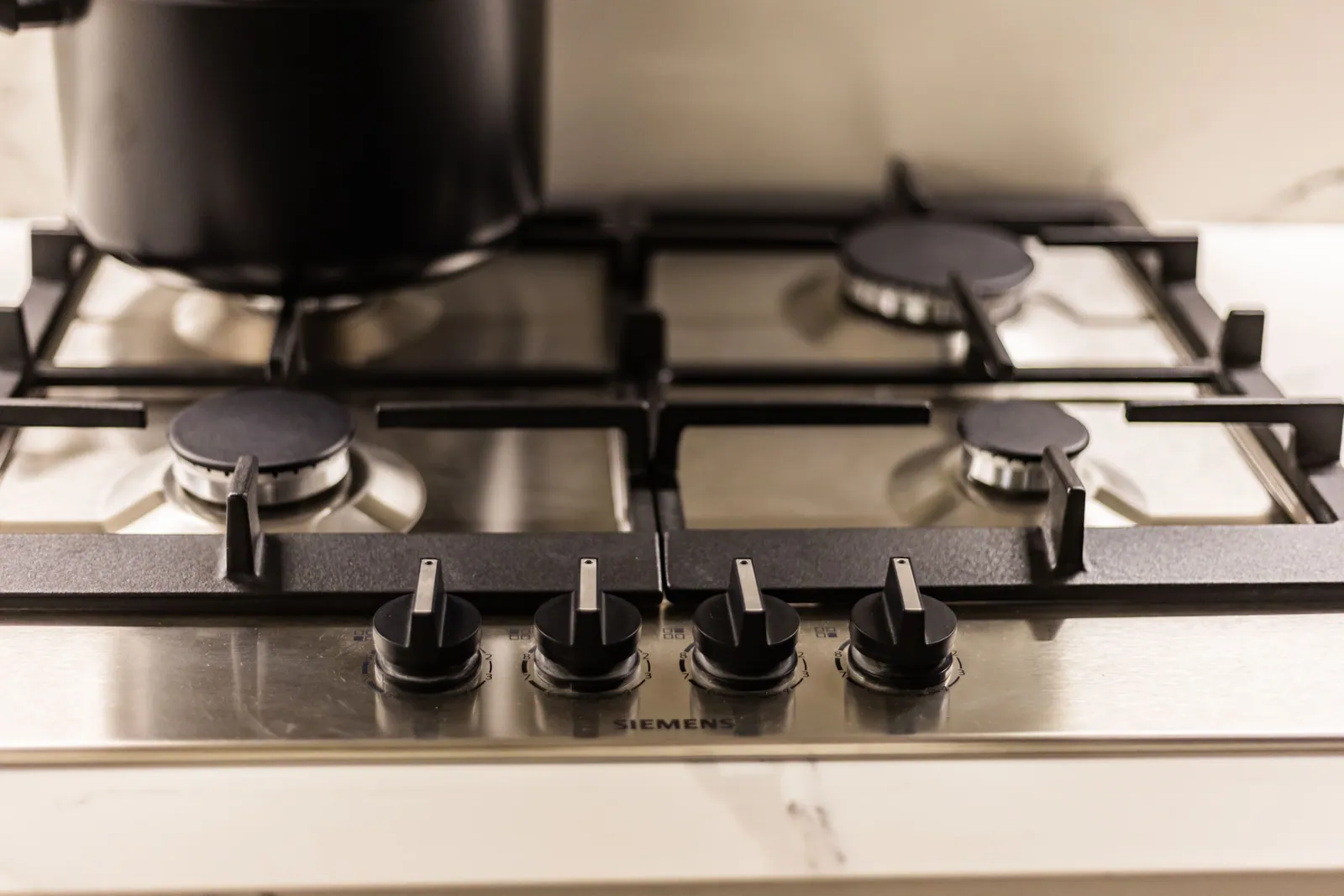 Symbolic Aura: interior kitchen, photo 10 of 12